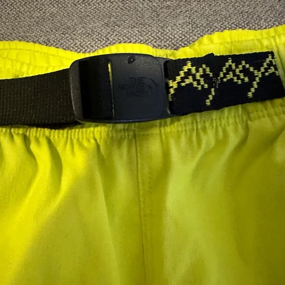 The North Face Shorts with built in belt. Medium - Picture 5 of 5